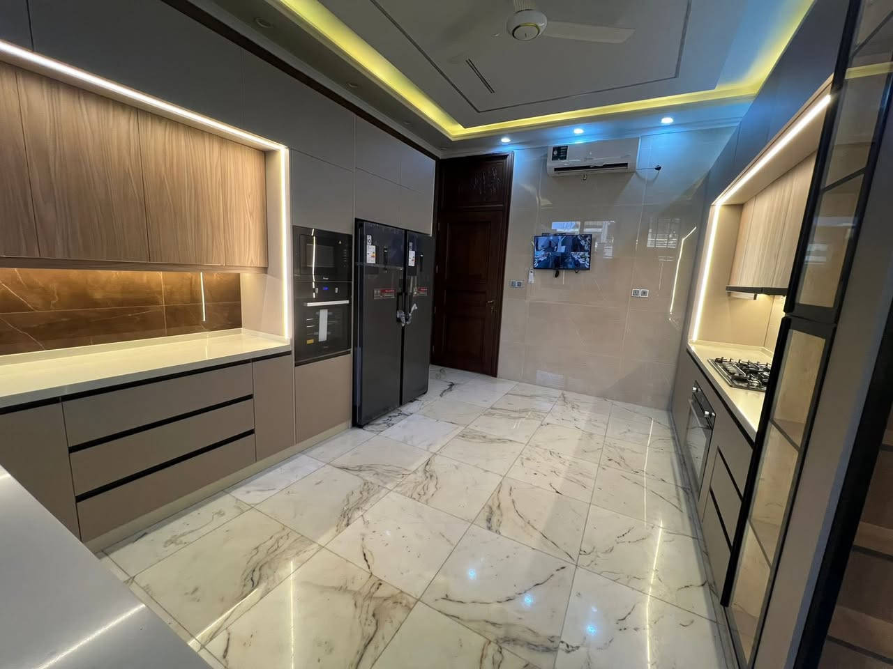 وهاي نتيجة مطبخ احد زبائن Family kitchen  بعد ما خلينا لمستنا 

للتواصل عبر الأرقام التالية :
***********
***********
او زيارة موقعنا :
بغداد - حي العدل - شارع الربيع 📍⁩
