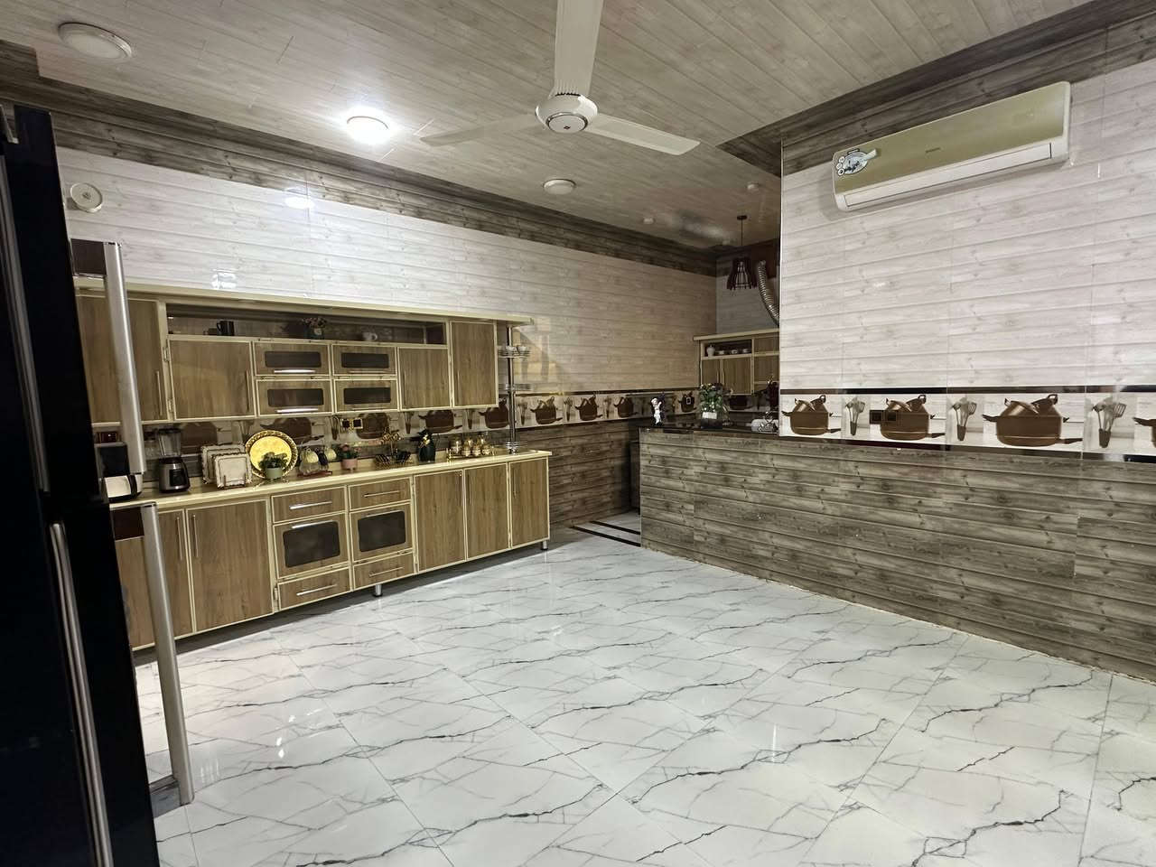 البيت للبيع ولتفاصيل داخل الفديو مساحه317 طابوصرف السعر335 وبي مجال للاستفسارمراسله الصفحه اوالاتصال***********
