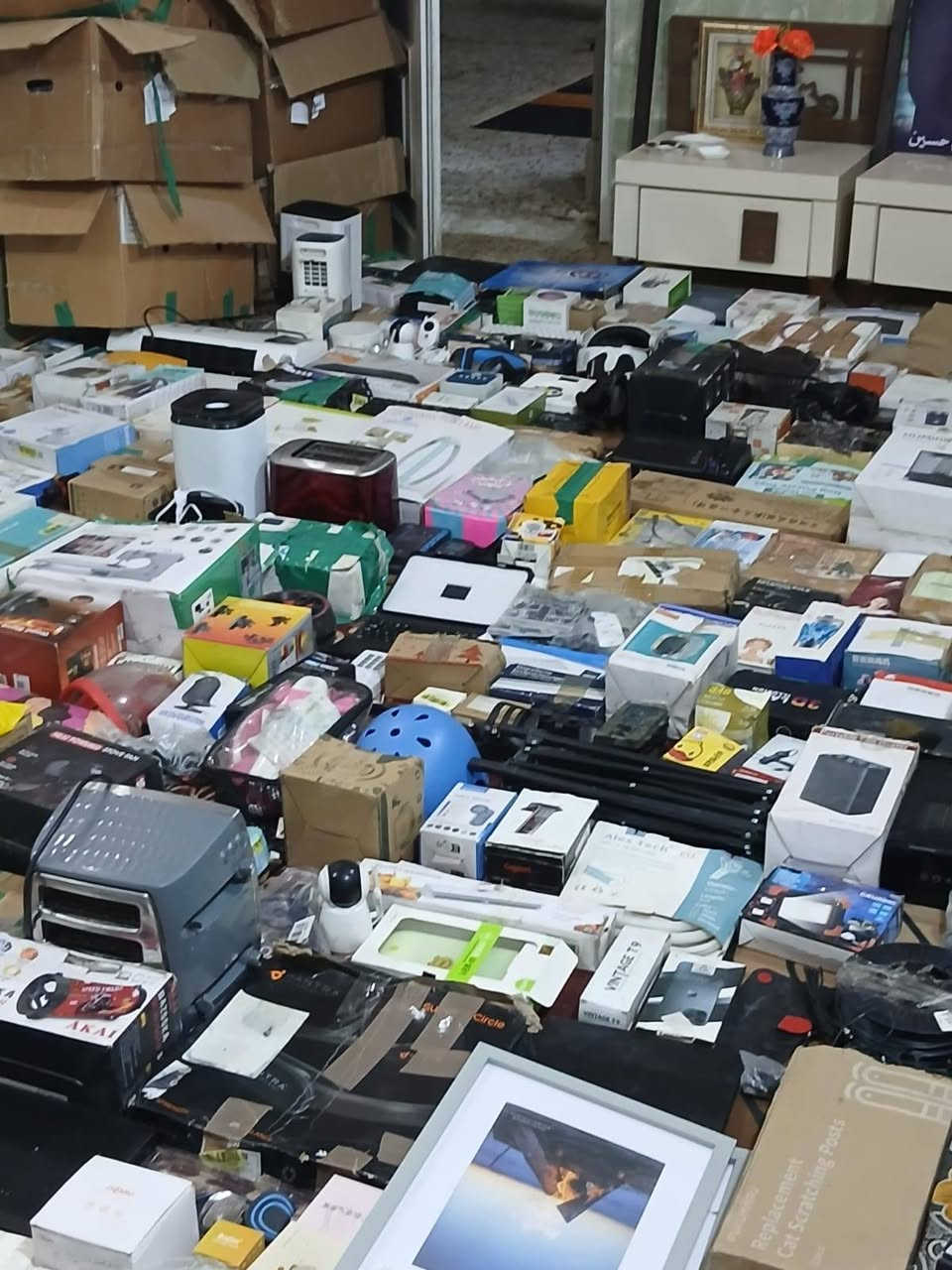 سلام عليكم شلعه اكتروني تقريبين ٥٠٠ قطعه ٢٤ كارتونه سعر مليون و٢٠٠شلعه حلوه وتخبل اليريده يراسلني دزله فيديو هاذ
***********
