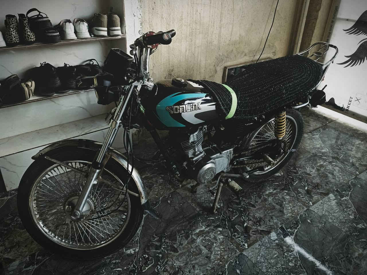 سلام عليكم دراجه للبيع اربع كير نامه اصل ايران الدراجه خير من الله كهربائيات جديد الدراجه كلشي بيه جديد للمراوس وللبيع خاص او اتصل ***********
