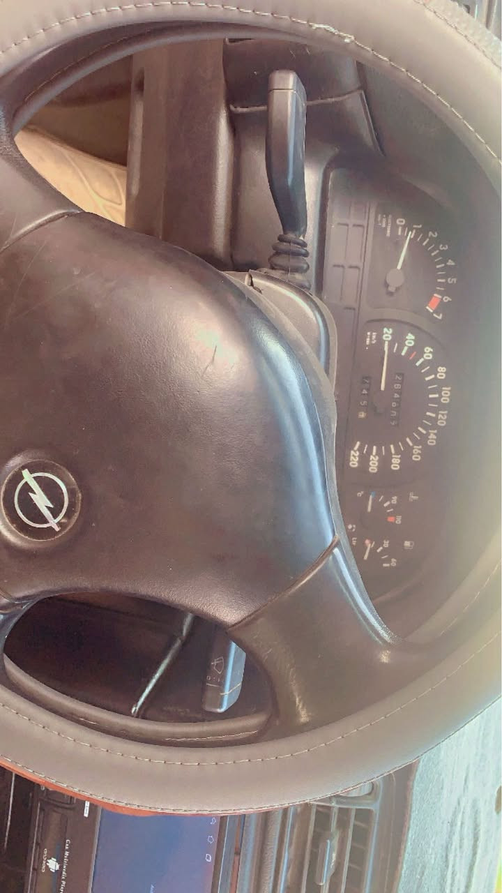 أوبل فكترا حجم 20 كير أوتوماتيك  مرايات كهربائية بدون صبخ  للمراوسه أو للبيع 36 الاتصال*********** واتس أب
