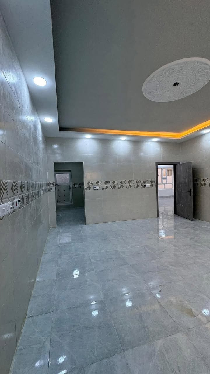 السلام عليكم دار للبيع 

300متر 10*30

يحتوي ع 5نوم 

بناء حديث زيرو

صاله ستقبال +صاله داخليه 

صحسات داخلي وخارجي 
عرض الشارع 15 تبليط

العنوان القادسيه حي الضباط 

مربع الحلاوي 

لاستفسار ***********
