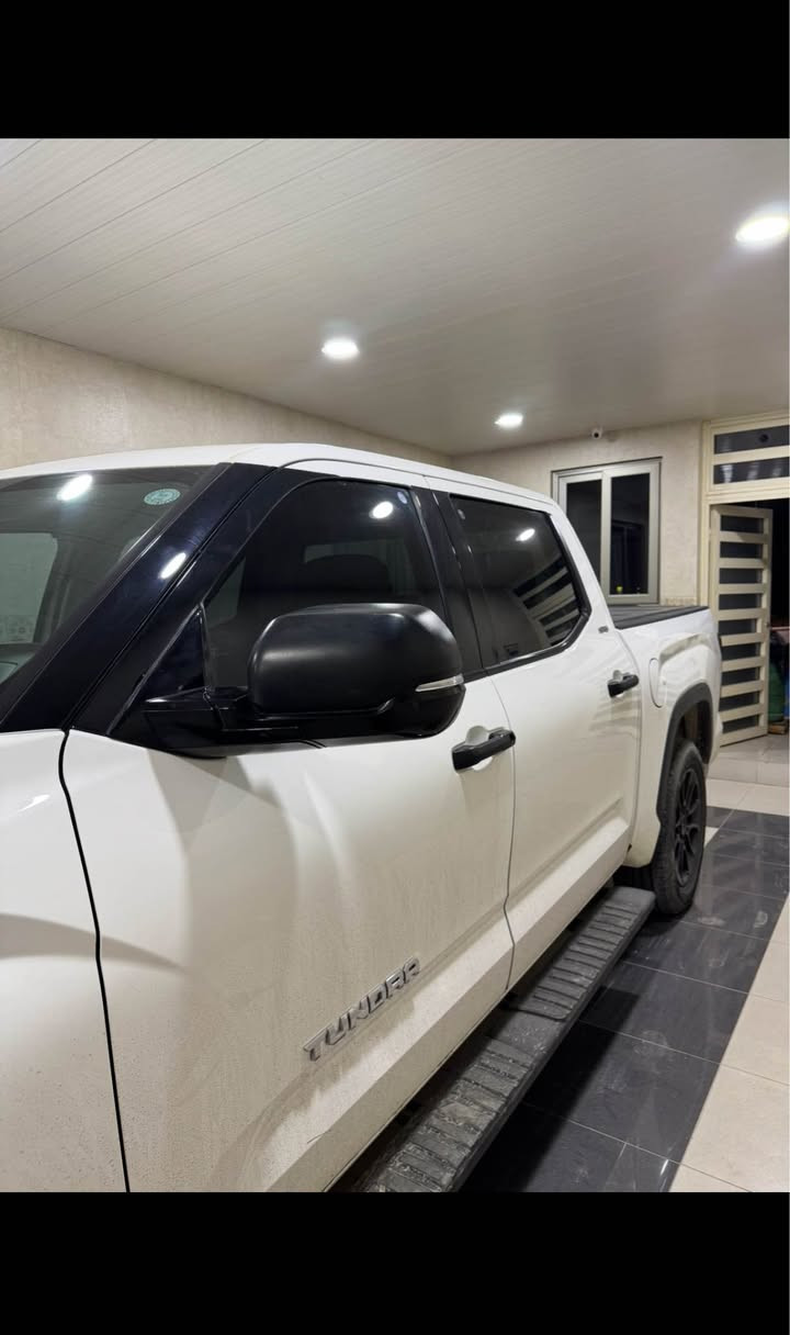 تويتا توندرا ٢٠٢٢  لوك لوك ره سمي ده عمي دانراوه ريك ئه وه نده ي بوياغه سه ياره كه وه ك كلين وايه لوكه شوختيشي پيوه نييه زور تازه و جوانه چوار تايه و ويلي لوكي له ژيره ٦٥ هه زار ميل روشتووه سه ياره كه هه موو گياني به شه رته ده عمي بوو ده عمي تاك اكسله   *********** أربيل, العراق
