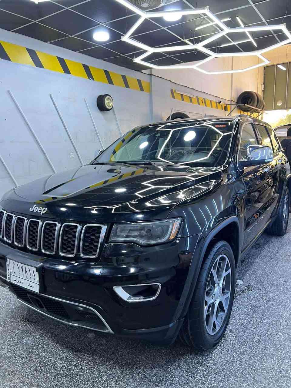 سلام عليكم
جيب 2019لمتدد معروفه مواصفاته فول للاخير
وراد امريكي بدون ايرباك 
بيه ضربه بلجنطه  وبدلته ابلاديه
سياره جاهزه من كل نواحي 
نصبته احلى من صور 
شراي يتصل ويدلل 
مكاني المنصور
***********
