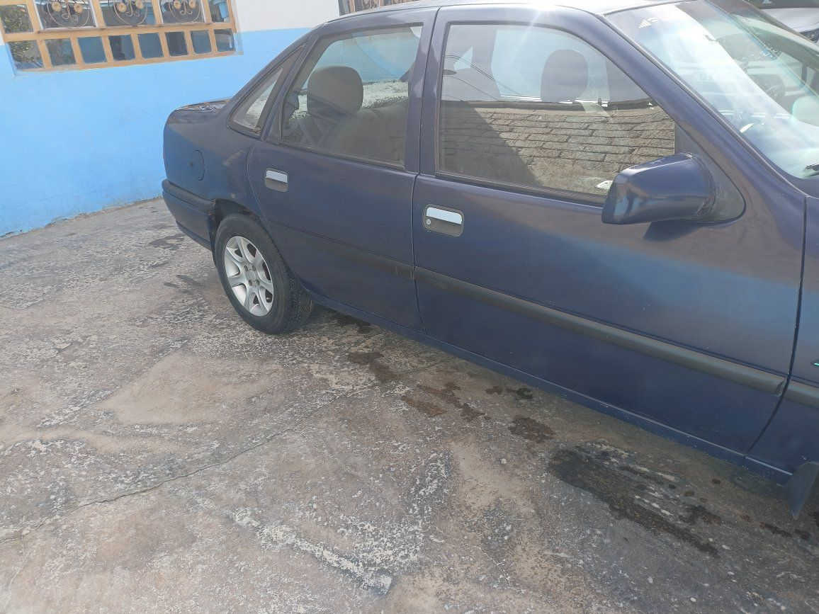 فكترا حجم 16 مديل 91 محدثه 93 
رقم الماني سنويه عضم ل 2027 كهربائيات كلها شغاله كير محرك شرط سيار نضيفه احلى من صوره سعر 43. رقم الهاتف ***********
