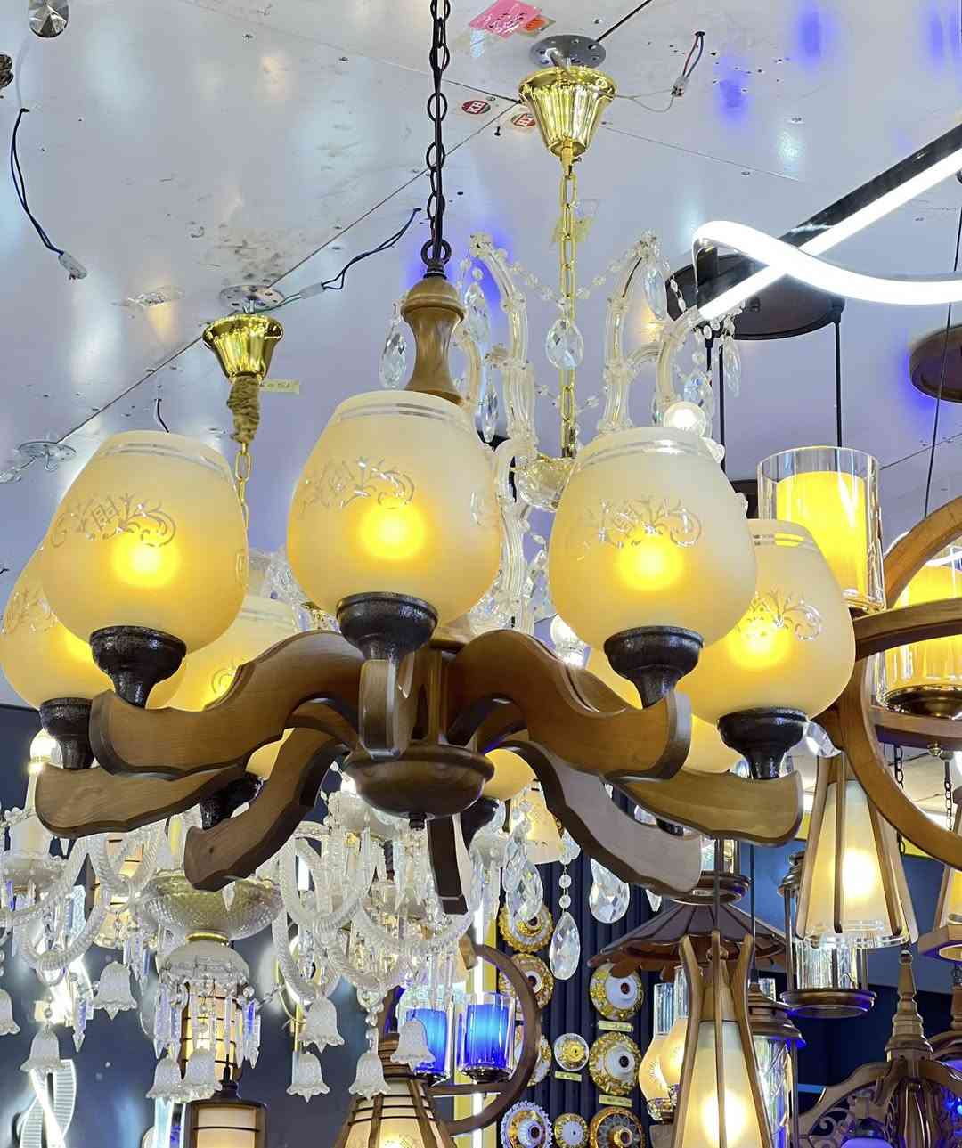 تحية تحية طيبة 🤍وصلنا حديثاً ثريه خشب ملكي سقفي اسعار مناسبه 🔥🟨تتوفر خدمة توصيل لجميع محافظات العراق🟢🟣العنوان : الناصرية - الصالحية - شارع الوقائي قرب السريع للاستفسار اكثر مراسلتنا على الخاص او الاتصال على الرقم التالي : ‏‪0783 724 6249‬‏او المراسلة على الواتساب رابط قناة  التليجرام : https://t.me/alnoor_lightاناره #اضاءه #ثريات #مودرن #براكيت #ثريه #كهربائيات #مصابيح #انارة_حديثه #لدات #ديكور #ديكور_مغربي #العراق #البصره #ذي_قار #بغداد #كربلاء #النجف #الكوت #ميسان #صلاح_الدين #الانبار #نينوى #اربيل #دهوك #الموصل #سامراء #السماوه #بابل #الحله  تتوفر خدمة توصيل لجميع محافظات العراق🟢🟣العنوان : الناصرية - الصالحية - شارع الوقائي قرب السريع للاستفسار اكثر مراسلتنا على الخاص او الاتصال على الرقم التالي : ‏‪0783 724 6249‬‏او المراسلة على الواتساب رابط قناة  التليجرام : https://t.me/alnoor_light  #اناره #اضاءه #ثريات #مودرن #براكيت #ثريه #كهربائيات #مصابيح #انارة_حديثه #لدات #ديكور #ديكور_مغربي
