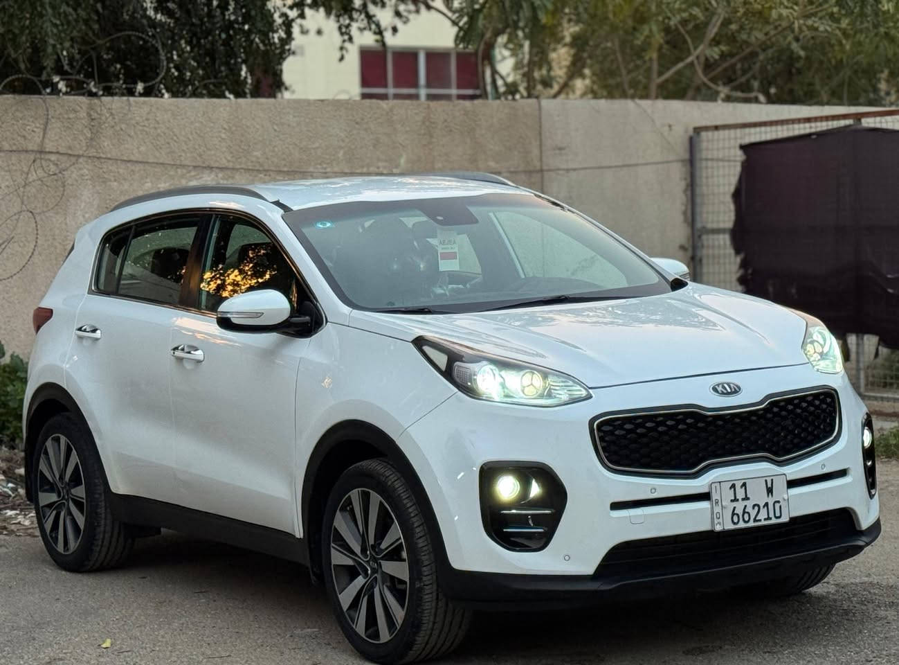 اليدور جديد ونظيف هذا جديد 🤍
((بيع او مراوس)) 
كيا سبورتج 2017 خليجي ماشيه 90 الف
مكفوله كفاله عامه من البارد والصبغ والفتح
بيها طخات بسيطه فقط 
المواصفات فول عدا البانوراما ✅
♦️محرك 2000 دووش
♦️بصمه ابواب+بصمه تشغيل 
♦️كشنات جلد 
♦️كشنات حساس
♦️كشنات حمصي 
♦️كشنات كهرباء 2
♦️بصمه عدد 2
♦️تبريد بيانو شاشه 
♦️فول تحكم ستيرن 
♦️قطعتين تبريد 
♦️حساس امامي 
♦️حساس خلفي 
♦️مانع منحدرات
♦️سايد بريك بصمه 
♦️اوتو هولد
♦️مود درايف ((سبورت ايكو)) 
♦️شحن وايرليس
♦️ترحيب الأبواب والمري 
♦️زنون عدسه متحركه
♦️5 ويل كب
♦️4 دسك
♦️مري شفط 
♦️اشاير بالمري 
وباقي المواصفات المعروفه 
السياره جاهزه من كير ومحرك وحداديه وكهربائيات وتدفئه وتبريد وتخم تاير وشكلها ودواخلها احلى من الصور ✅
رقم بغداد مشروع وطني الدولي الجديد 
تحويل ثاني يوم 
مكاني بغداد الكريعات 
السعر 185 والمجال بسيط حك الجيه فقط 
هـ*********** الشراي يتصل فقط
