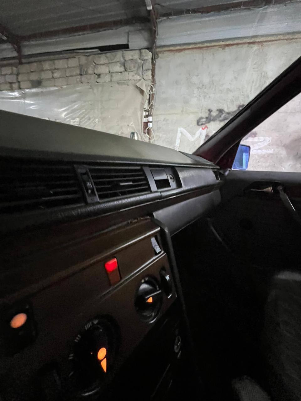 بدون ضربه وشواصي ولغود وخياسات

مارسدس دب E 300 موديل. 91 اصل 
كير ومكينه كفالة جديدة 🆕 
مكينة .3000 vvtجديدة كلش كفالة
تبريد ثلج ❄️ 
سستم صوت وسماعات جديدة 🆕 
سنتر لوك جديد 🆕 كلها تتقفل سياره 
ويل تفاحه تو سايز خلفي امامي 
تخم تايرات جديد 🆕 
باتري جديد 🆕 
ادامة كامله المكينه كلها 
حداديه كامله للخير نقص برغي مابيها
كهربائياتها كلها شغاله كامله كلها 
السيارة جاهز ومابيها كل نقص الحمدلله 
تحويل مباشر بشرط بسمي 
مشروع وطني 

مكاني كربلاء 

والسياره بالحقيقة احلى من الصور بهواي
وتجي وتشوف بعينك وتقتنع 
السعر 49 وبيها مجال للشرايً 
***********
أدمن وافق بلا زحمه ممنون 🙏
