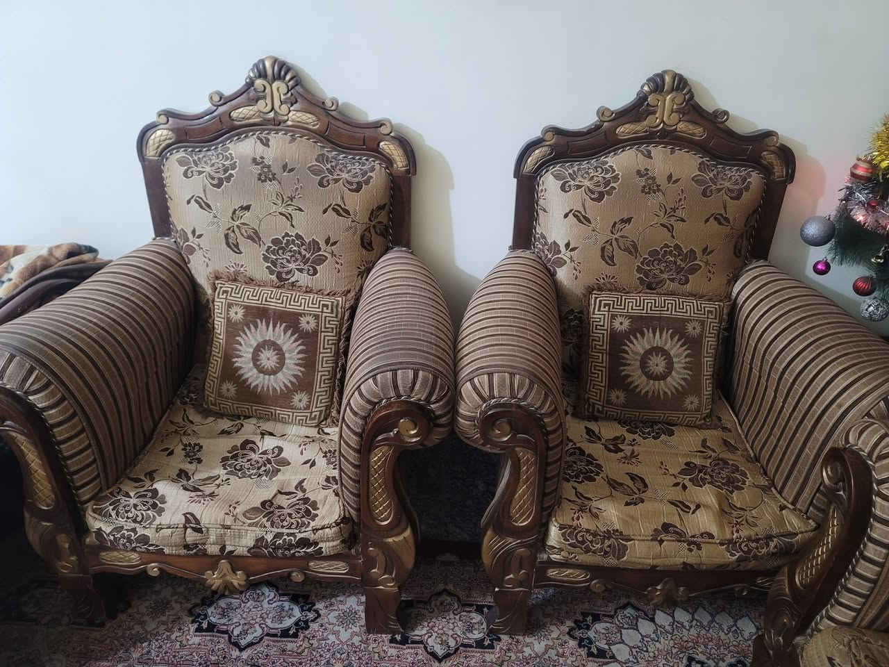 السلام عليكم 
عدي تخم قنفات 10 مقاعد مستعمل للبيع 
سعرة 750 الف وبي مجال 
رقم ***********
