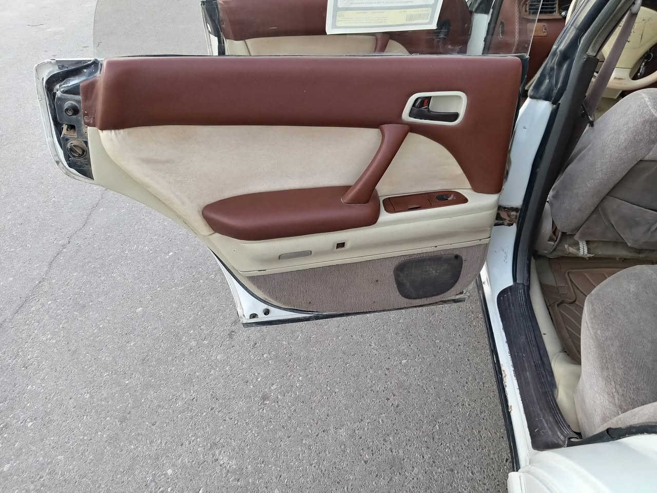 السلام عليكم بطه موديل 94 مكينه وكير وحداديه تخم تاير دواخل جديده كهربائيات كلهه شغاله مشروع وطني سنويه ل ٢٨ تحويله بكل المحافظات مكفوله كص ونقل جثه السياره جديده رقم بغداد  السعر 53 المكان واسط الرقم ***********
