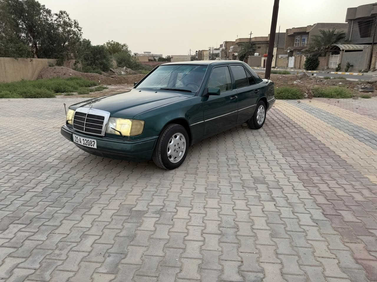 السلام عليكم مالسدس دب موديل 86 رقم سليمانية دولي سنويه 29 بسمي مكينه وكير بطه ثنين ونص السيارة مكفوله كفاله من الضربه السياره جاهزه من تخم تاير حداديه جديده تبريد ثلج جاهزه كل نقص مابيها مال جناي السعر 62وبيها مجال قليل الشراي هاذ رقمي *********** مكان السيآره واسط ما متواجد ع فيس

