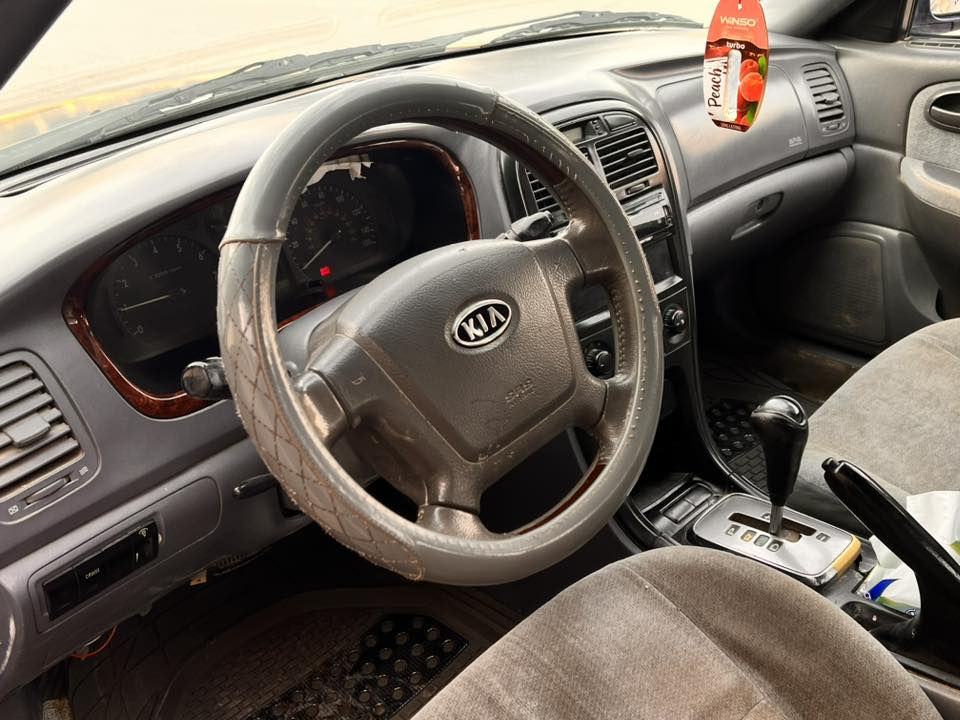 السلام عليكم 
كيا اوبتيما 2004 مصبوغة عام رقم بغداد إنكليزي ( بإسمي) 
مكينة 2000
حدادية جديدة ( خلفي أمامي) 
تخم تاير جديد 
تبريد ثلج ❄ 
دواخل نظيفة 
سيارة متخسر عليها شي
 ترايك وين متريد 
مكانها ديوانية 
السعر المطلوب 57 
*********** / ***********
