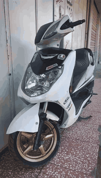 سكنس للبيع دراجه بلاديه ممفتوحه تجي وشوف بعينك مكينه خرسه بيها كلجاتwf...