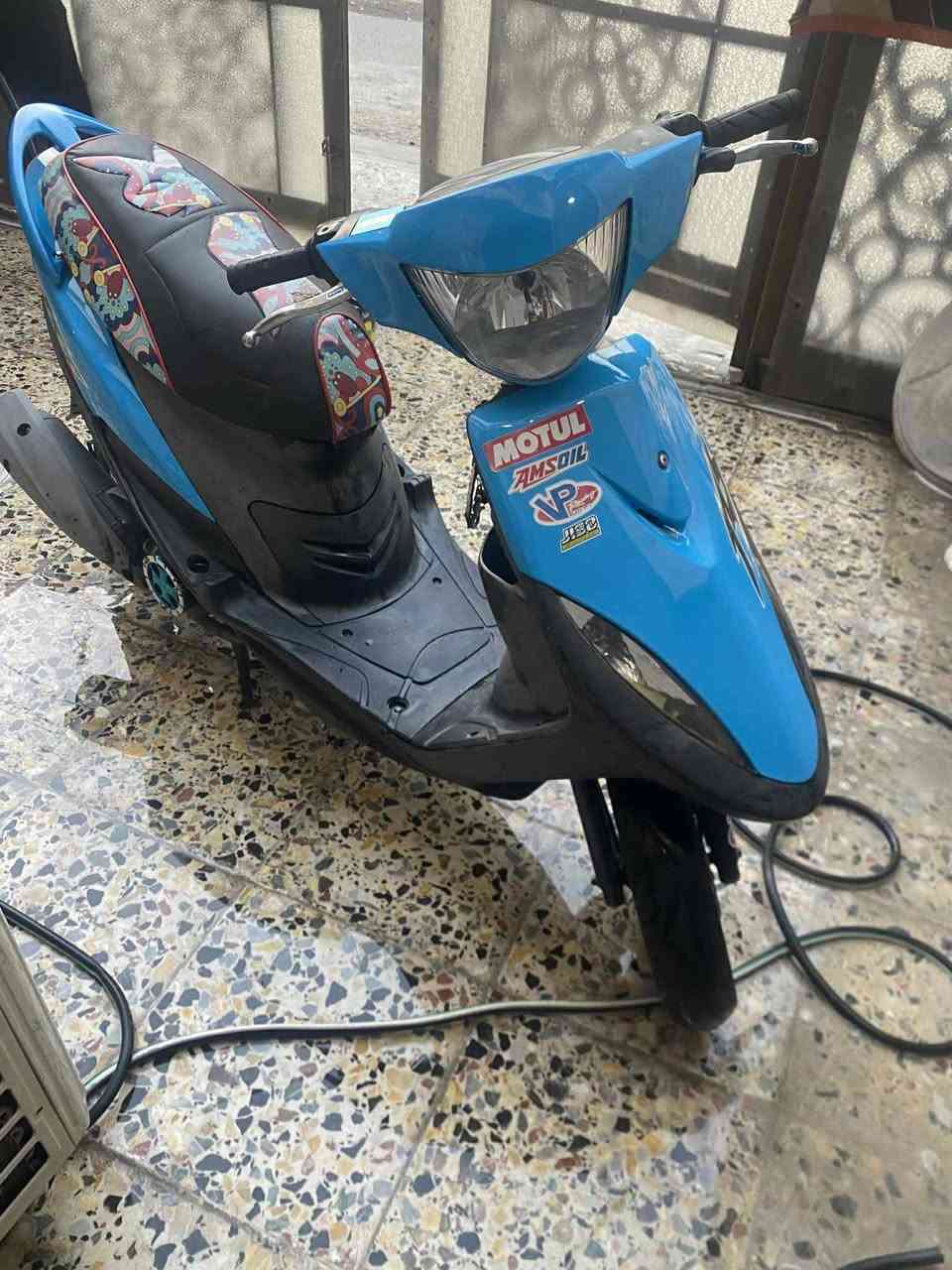 سلام عليكم شباب ماكس عدله مكينه بلاديه كفرات بلادي شغاله سلف هندر
تجي تفحص وتاخذهه وتشوفه بعينك دراجه مال بيت صارلهه سنه عندي سعره 900 وبيهه مجال حك الجيه ***********
