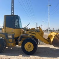 شفل كوماتسو حجم100 للبيع  موديل 2019 مني فيست  مكينه جديده بمعنى الكلم...