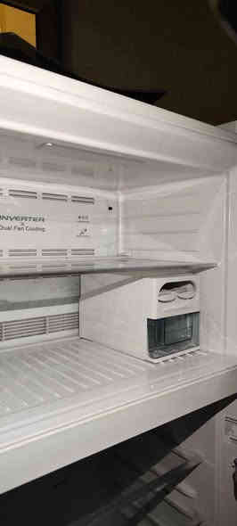 ثلاجة ماركة هيتاشي حجم كبير ماطور شغال فقط نقص منها غاز سعره 375 الف دينار مع مجال بسيط
للاسفسار 
0750 742 0020 أربيل
