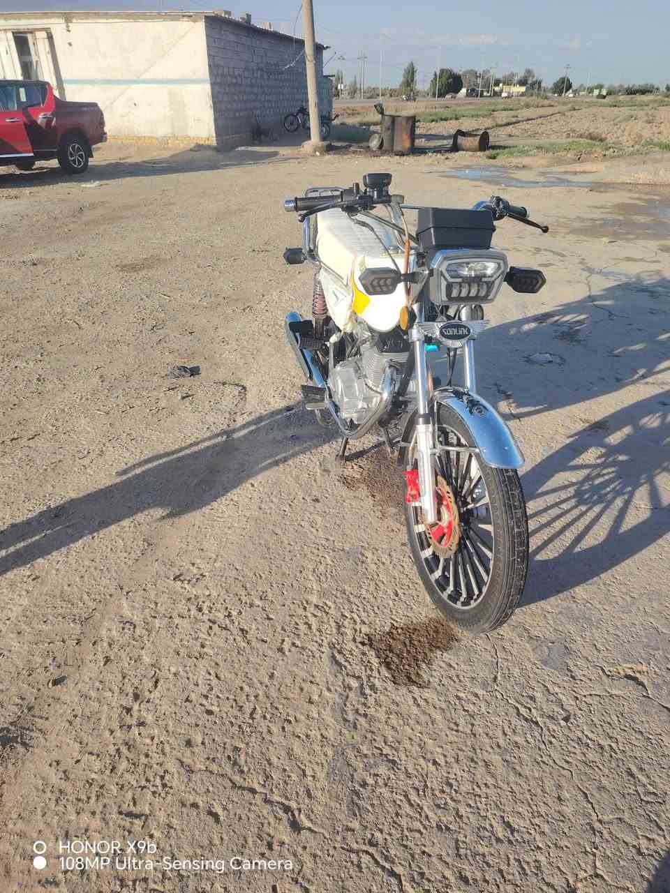 سيفان ٢٤ طالعه من الوكيل بل ٢٥ باب اول  شرط نضافه لبيع سعر ٧٥٠ وضعه شركه الدراجة عنوان الديوانية ناحيته نفر تصل ***********
