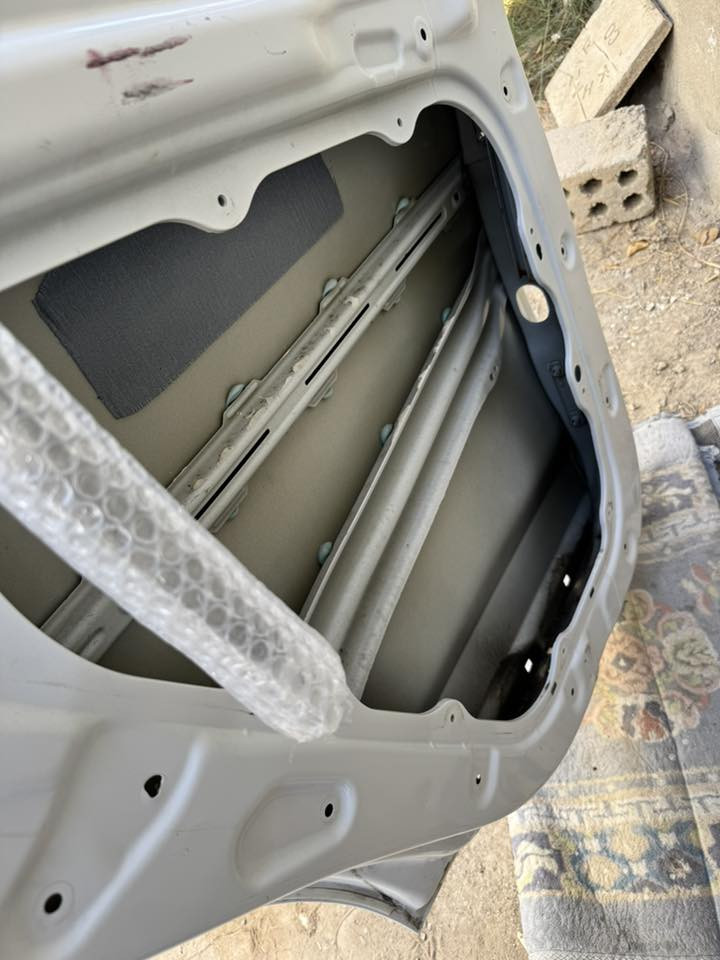 السلام عليك بعد إذن الادمن باب توسان خلف السائق خليجي زيروا يرهم من ٢٠١٦ الى ٢٠٢١ الشكل القديم الي بحاجته يتصل ويدلل.  ***********
