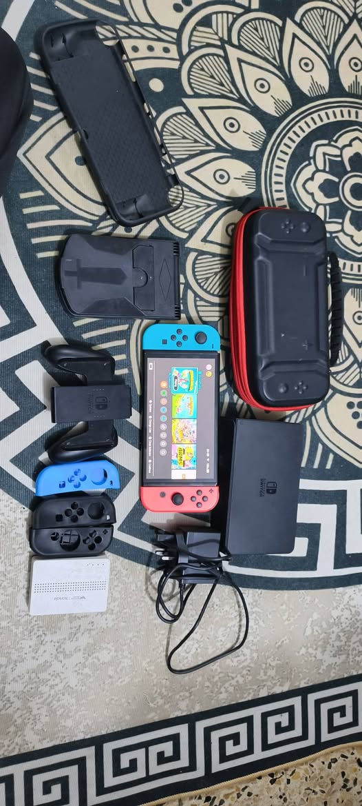 السلام عليكم 
اخوان عندي سويتج اوليد ما مهكر 
غراضه كامله وحتى كارتونه موجوده 
وياه جنطه مالته 

سعره 300 وبي مجال للشراي مستعجل على البيعه 
للتواصل واتساب 
***********
