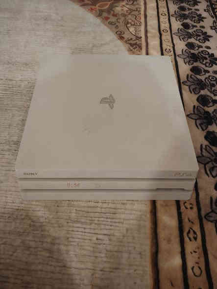 بلي 4 برو واحد تيرا اولاين وبيه اشتراك شهري مع كامل ملحقاته سعره 260 وبيه مجال قليل مكاني ناصريه اسكان صناعي :الهاتف :***********
