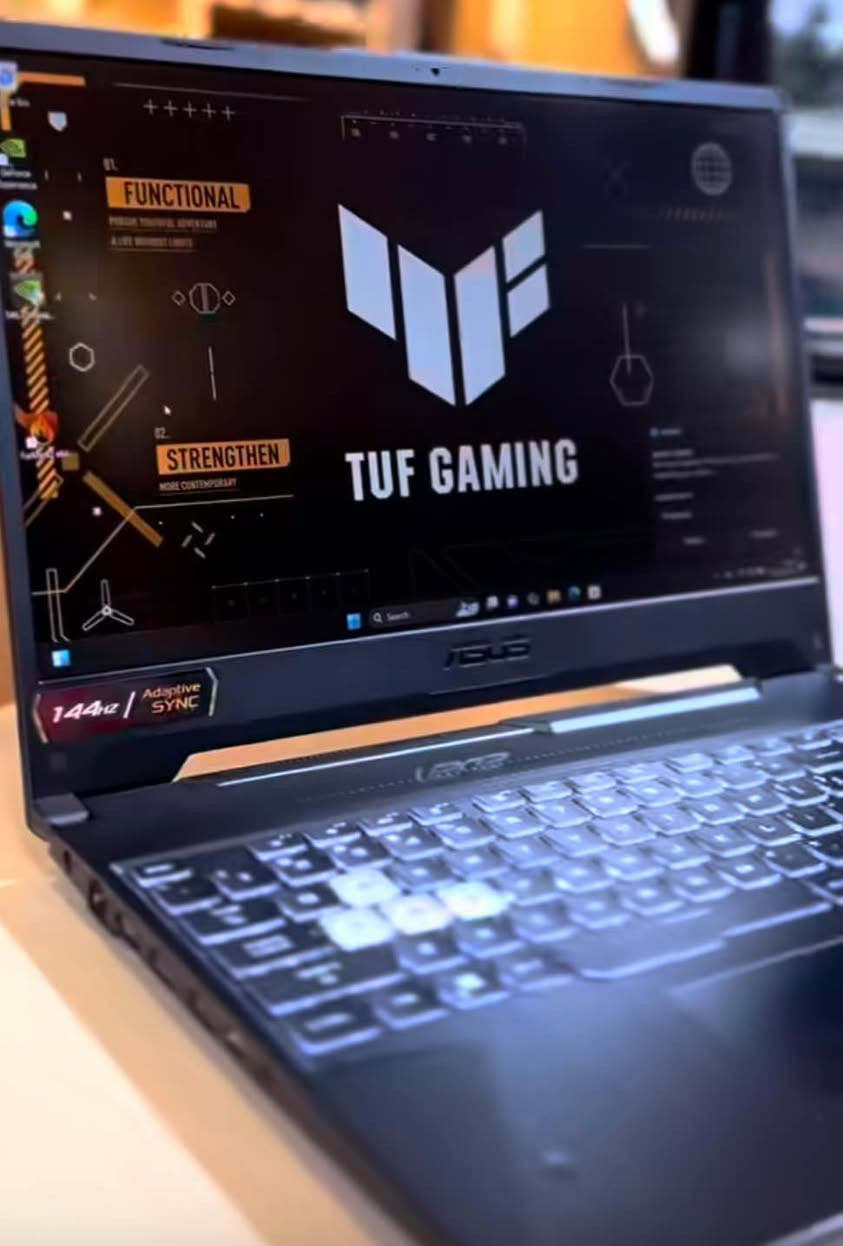 💻 للبيع: Asus TUF Dash F15 (حالة الزيرو)
لابتوب غني عن التعريف، نظافة 100% (بدون أي زلغ)، مع الكارتونة والملحقات الأصلية كاملة. الجهاز وحش بالأداء للألعاب الثقيلة وبرامج المونتاج والهندسة.
🔍 المواصفات التقنية:
• المعالج: Intel Core i7-12650H (الجيل 12 فئة H القوية).
• كارت الشاشة: NVIDIA GeForce RTX 3070 (أداء خرافي).
• الذاكرة (RAM): 32GB DDR5 (أحدث وأسرع نوع رامات).
• التخزين: هاردات عدد 2 نوع M.2 NVMe (الأول 1TB + الثاني 512GB) المجموع 1.5 تيرا.
• الشاشة: 15.6 انج IPS، بتردد 144Hz، تدعم تقنية HDR لألوان واقعية وسلاسة عالية.
📝 ملاحظات إضافية:
• الجهاز بحالة الوكالة واستخدام جداً نظيف.
• كامل الملحقات الأصلية متوفرة مع الكارتونة.
📍 الموقع: بغداد
💰 السعر: (1.700.000) أو "للاستفسار عن السعر المراسلة على الخاص". بغداد, العراق


**إذا كنت صاحب هذا الإعلان وتريد حذفه لأي سبب، رجاءا أرسل رسالة إلى الدعم الفني**