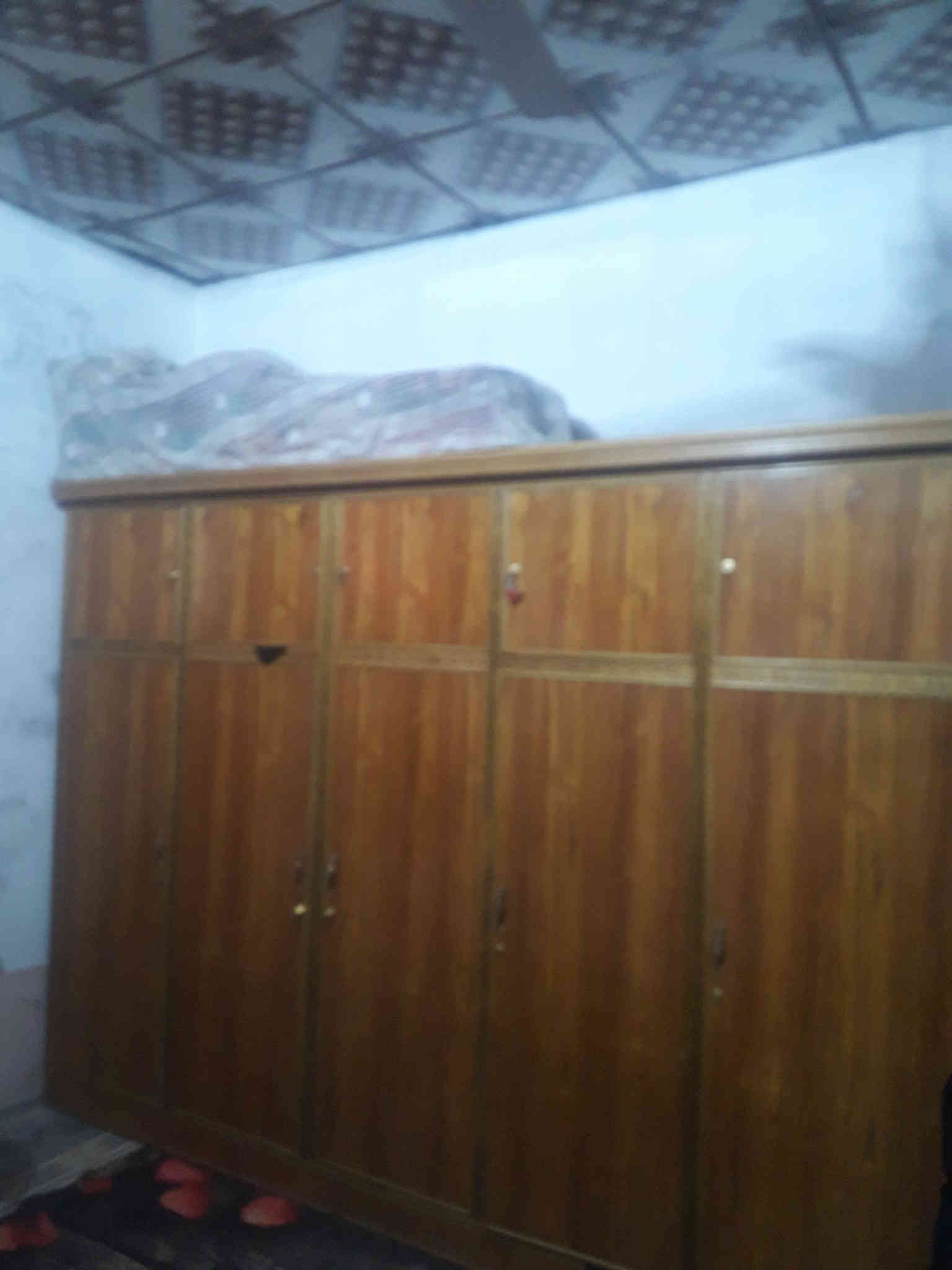 ١٠٠متر طابو زراعي مرقمه استقبال ٥و٤٠س في ٣ ومطبخ ٦في ٣وربع وصاله ٦في ٣وربع وغرفه ٤في ٤ حمام وتواليت بلباب وحمام وتواليت بلاخير بناء ابلوك جيري وعكاده حديد بلجيكي وصطحه صب اشارع الارئيسي تبليط رايده ب ٣٠ وبيه مجال  ***********
