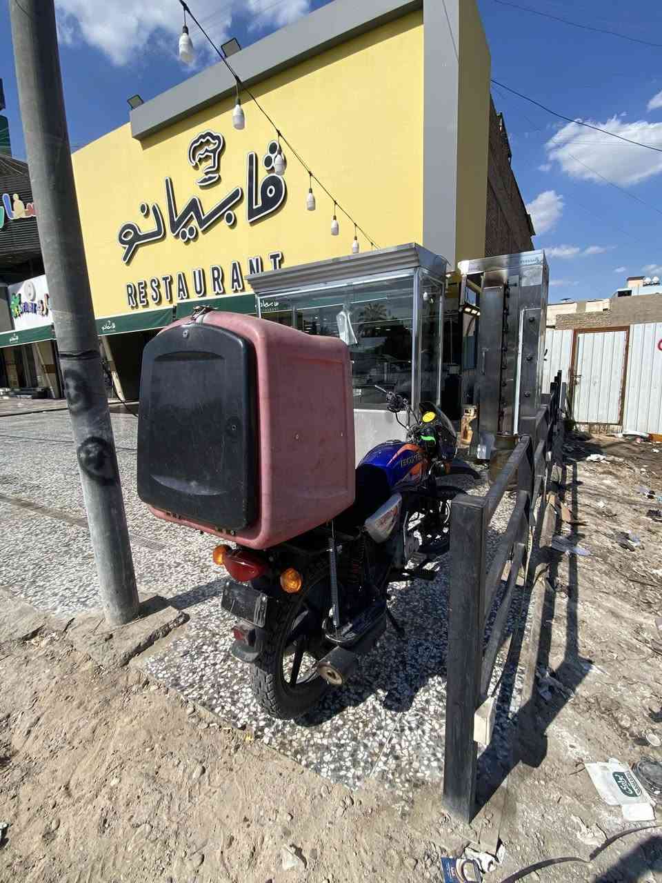 سلام عليكم شبابنة بوكسر 2023 للبيع او مراوس  محركها مجفت جديد مصارلة سبوع بعدها عل سحك محركها يخبل  كاملة نقصها سلف  كاملة كلوبات علي ناصي اشاير  طوافة بانزين شغالة حلوا الدراجة بيها بس ورقتين اجت وياها اكفلك سرقا وكلشي رايدها ٩٠٠ مكاني المنصور *********** بي بس واتساب
