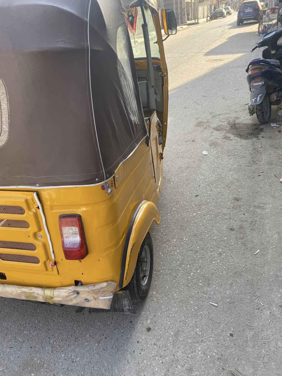 تكتك بيع مديل 2018 طالعة 19 حسب ما أشوفها بالصور نظيفة سعرها 5300 وبيها مجال بسيط رقم ذي قار عربي رقم ***********  شراي لا يتعبني😍🫣 مكان المركز ناصريه
