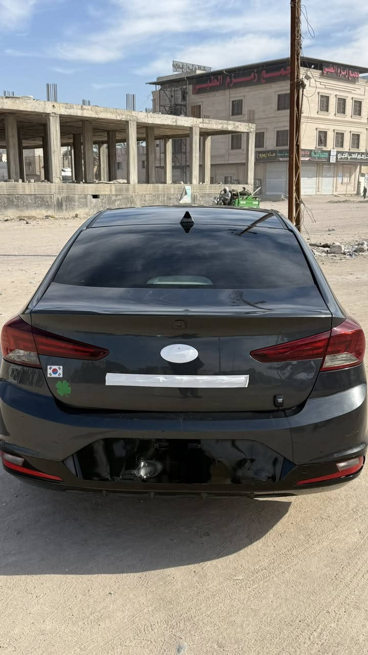 سلام عليكم انتره مديل 20رقم اربيل نهايت 26تنتهي سنويه حادثها جاملق و بنيد و بيها بكانات بردات وفحصها موجود  سياره ما ناقصه اي شي سعر 115وبيها مجال 
***********
