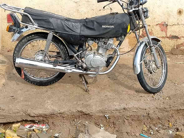 دراجه للبيع اوراق. وكيله بورمانه بسمي نقصه بس يرادله ترتيب لكهربايات دراجه مفتوحه سعره 650وبيه مجال
***********
