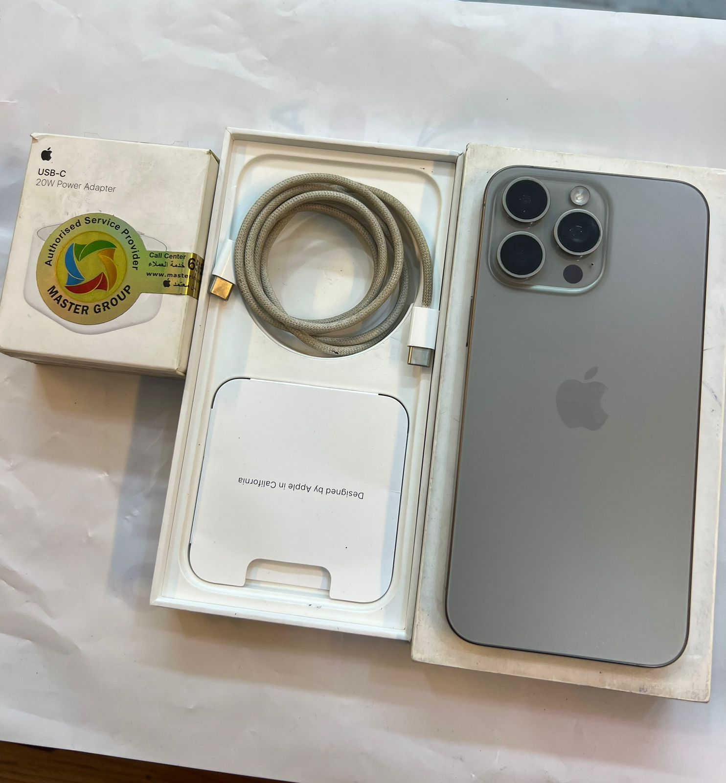 ايفون 15 برو ماكس 256 ذاكرة 
بطارية 87‎%‎‎
نضافة 100‎%‎
كامل ملحقات الاصلية اصلي شركة ماستر 
ضمان شرط الفحص 
استخدام قليل
السعر مناسب
***********
العنوان القطاع شارع السوك مجاور عوينات الكرار 
مركز الشمس
