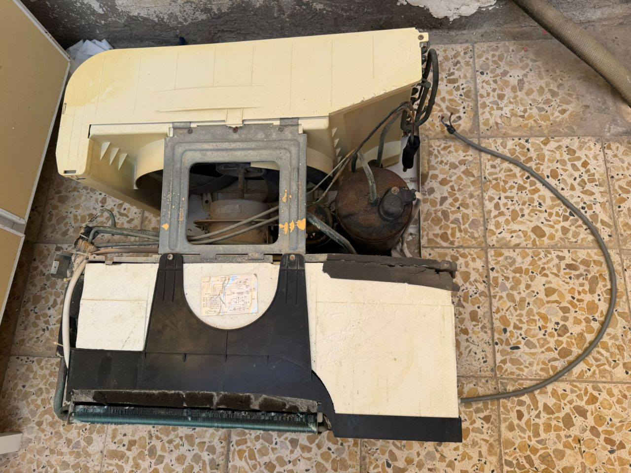 السلام عليكم اخوان مكيف نظيف شرط التبريد للبيع سعره 350 قفل مكاني ناصريه مركز 0785906411


**إذا كنت صاحب هذا الإعلان وتريد حذفه لأي سبب، رجاءا أرسل رسالة إلى الدعم الفني**