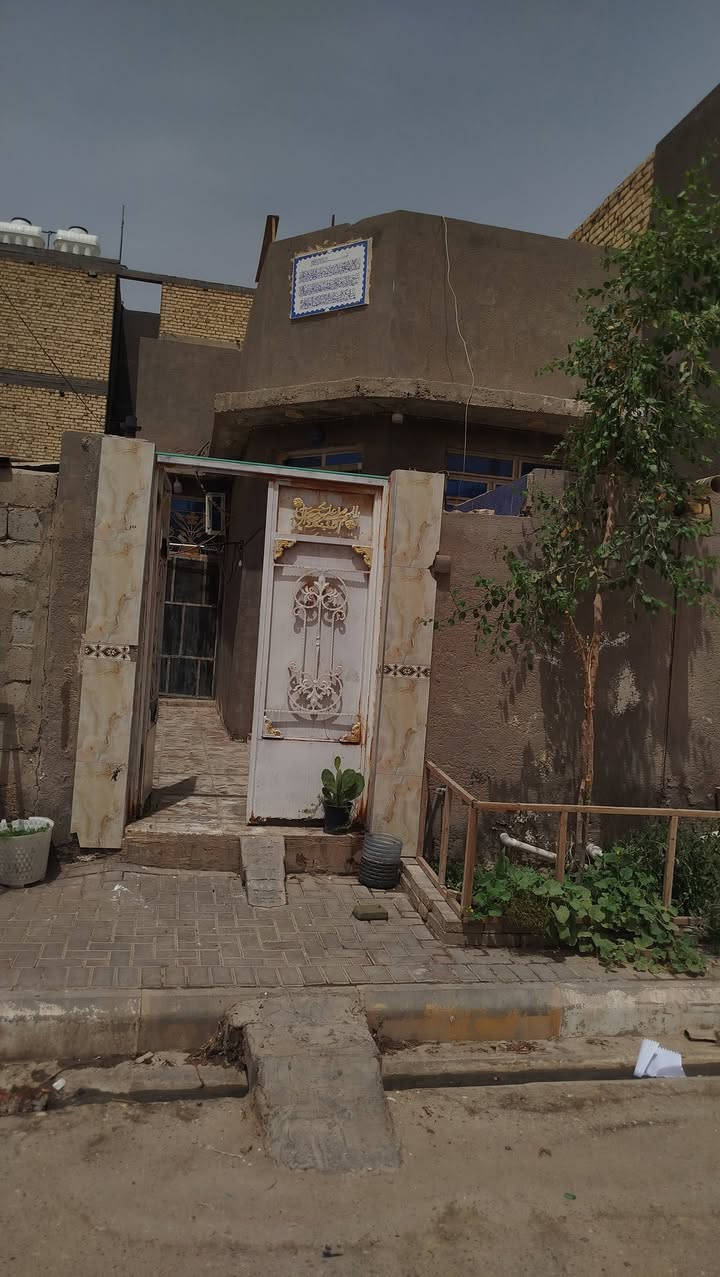 السلام عليكم
بيت للبيع الجربوعية الاولى قرب ابو علي البصراوي خلف الشارع العام 
البيت الواجهه ٥متر والنزال ٢٠متر يتكون من براني ومطبخ وصاله وغرفتين كونكريت مسلح تاريخ البناء 2016
***********
