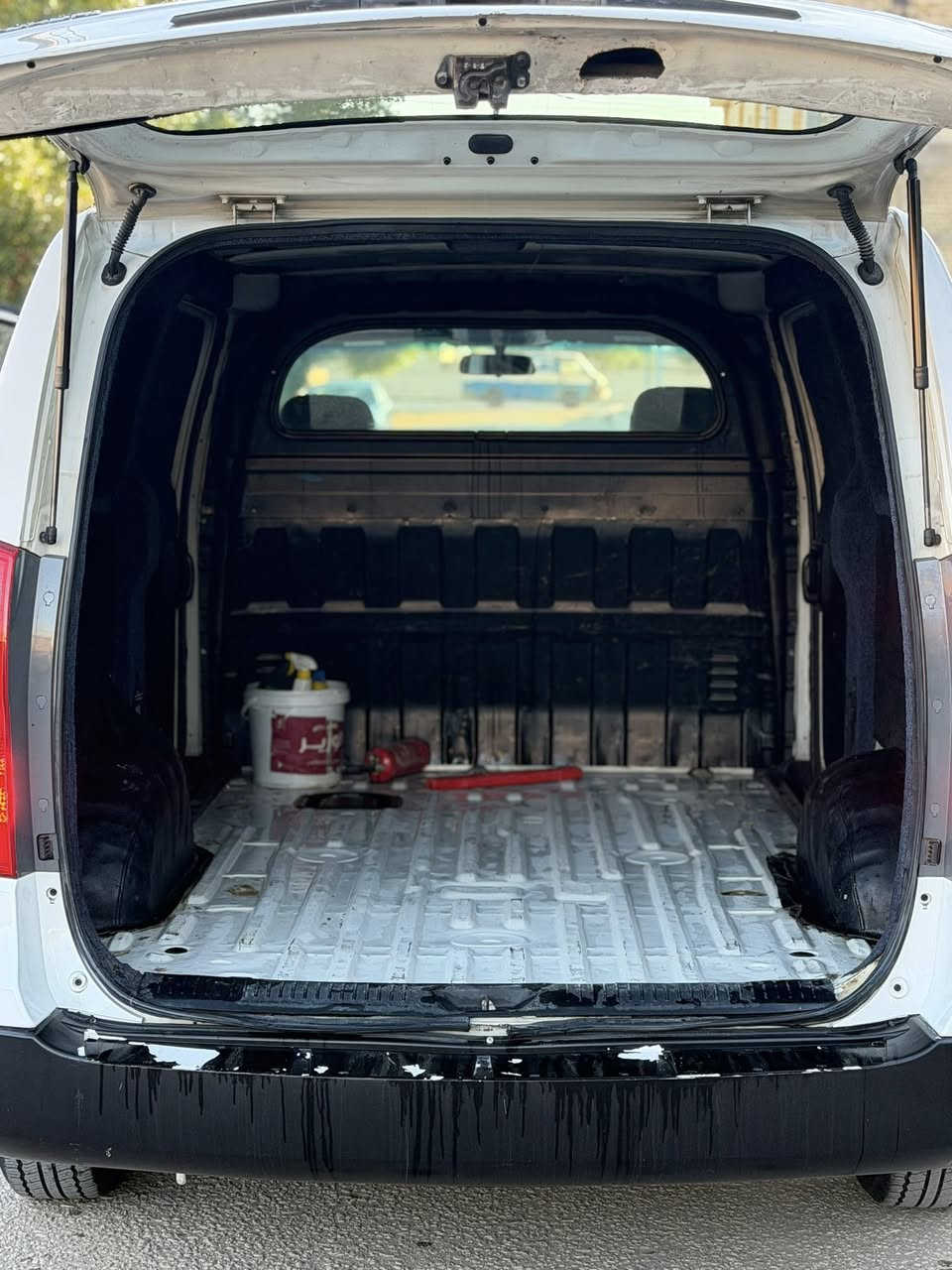 السلام عليكم
ستاركس فان 2016 للبيع
 حداديه جديده اماميه خلفيه 
تخم تاير قبل شهر مشدود 
باتري جديد 
كير مكفول 
المكينه بيها خيط بخار 
السياره حلوه كلش 
بديها كلش نضيف 
بيها طخات 2 واشرتهن  
السياره رقم اربيل بأسمي 
الاستفسار او واتساب 
***********
***********
