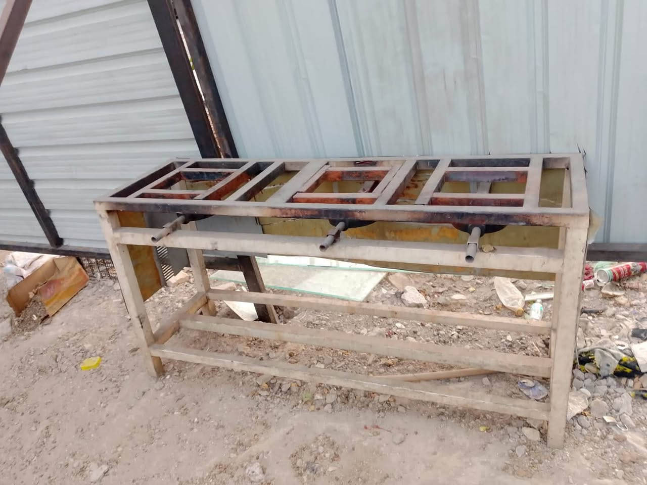 السلام عليكم غراض لبيع منطقة حي الجهاد  لاستفسار اتصل ع هذا رقم ***********
