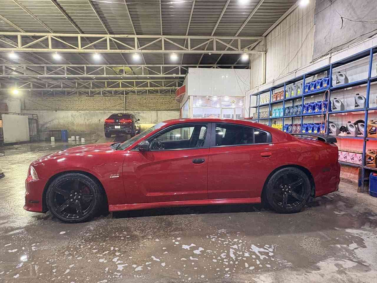 السلام عليكم
جارجر 2014  🖤 
                                                                     R/T5700 
رقم بغداد هزه وسنوية جدد 
مواصفات فول فتحة سقف 
١- شاشة كبيرة + كامره 
٢- كشنات جلد اس آر تي  + كهرباء +شفتات ستيرن دركة ستيرن رياضي 
٣- تبريد قطعتين 
٤- كشنات تدفئة وتبريد 
٥- محرك 5700 
٦- حاملة اكواب حار بارد بيها دبات صوت رعب ☠️
باقي مواصفات المعروفة 
 محرك وكير بوضع الشركة ماشية 
بية صبغ  صفحة سونار موجود  + بنيد محدث 
مكانه :- بغداد 
السعر:- 170وبيها مجال اي استفسار صور حادث وسونار واتساب 
***********
