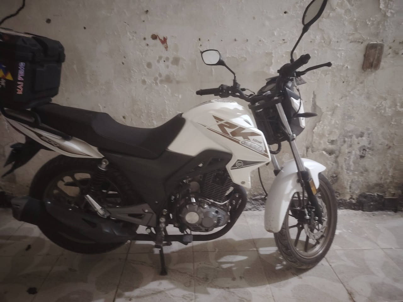 السلام عليكم ار كي 2025صالي 5ايام من اشتريته
 من الشركه 
ماشيه 140كيلو فقط كفاله عامه على حطته حته دهن شركه مامبدله وبيهه دفتر ضمان 12الف كيلو السعر 3مليون وبيه مجال للطيبين والشراي يتصل *********** ملاحضه الدراجه رقم اربيل
