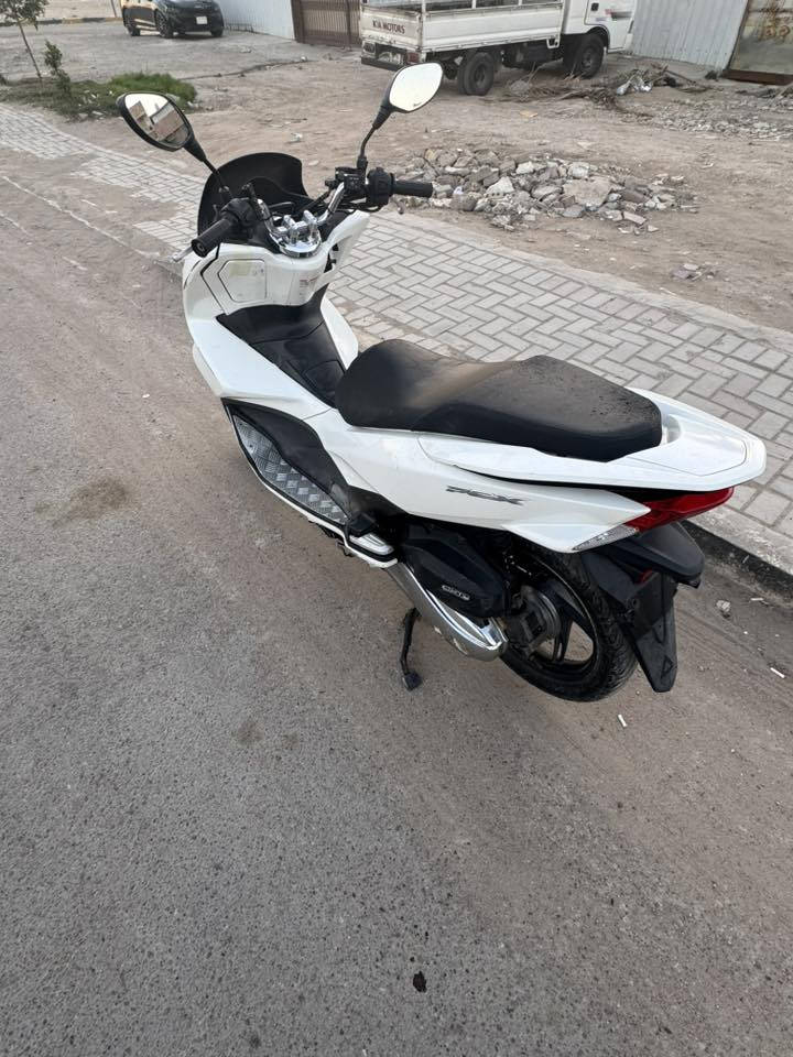 السلام عليكم للبيع بيسي اكس جيل الثاني ياباني دراجة حلوة وكلمة بلادية كفراتهة مكينتهة بلادي  تتفئة بل يدات حساسات شغالات دراجة كلش حلوة مرتبة مكينتهة شلعة ومعدل فول ماشية 48 الف. السعر مليون  / و 900  وبيهة مجال عنوان بغداد البلديات رقم ***********
