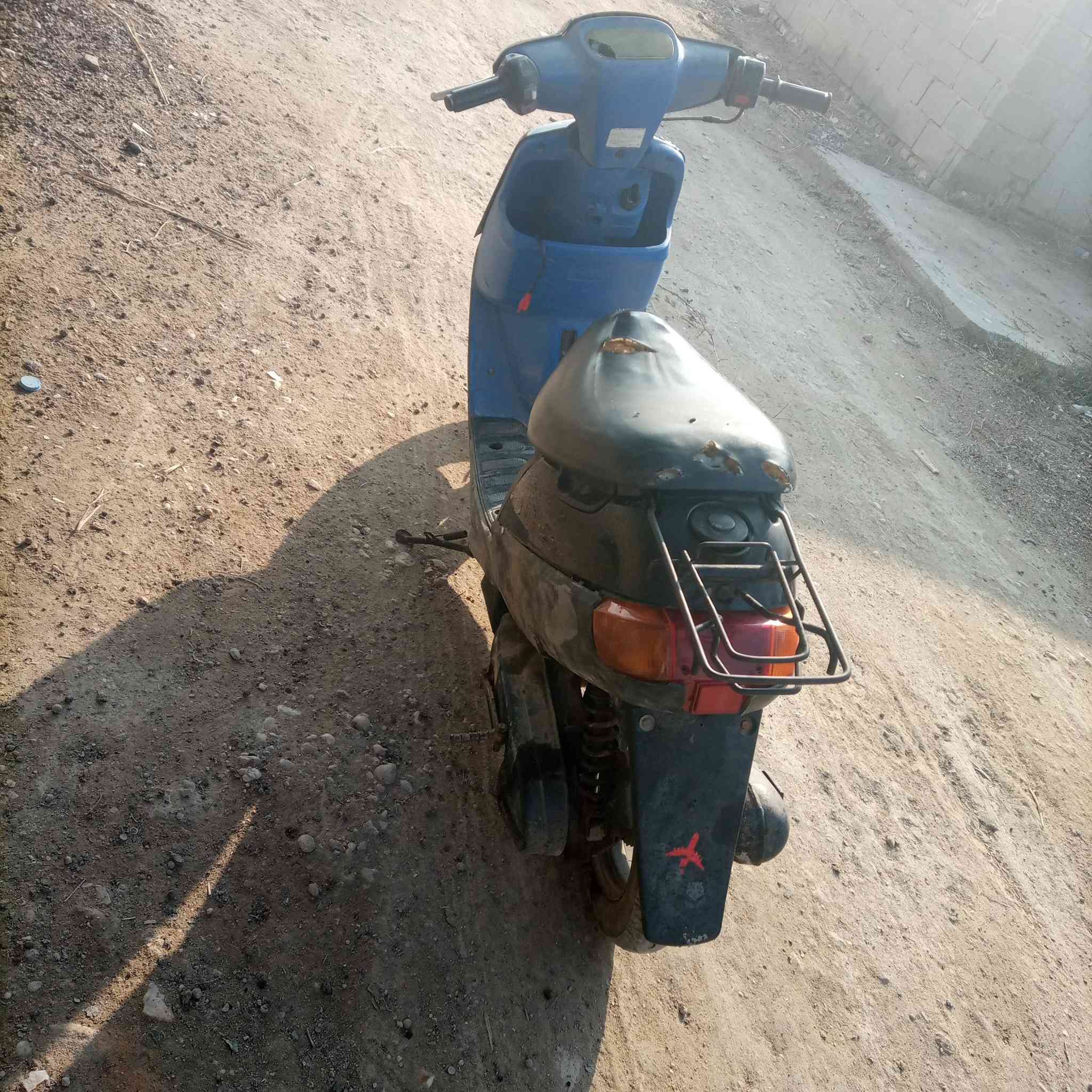 لبيع دراجه بطه نكره سعر 250مكان مفرق سده رقم الهاتف ***********
