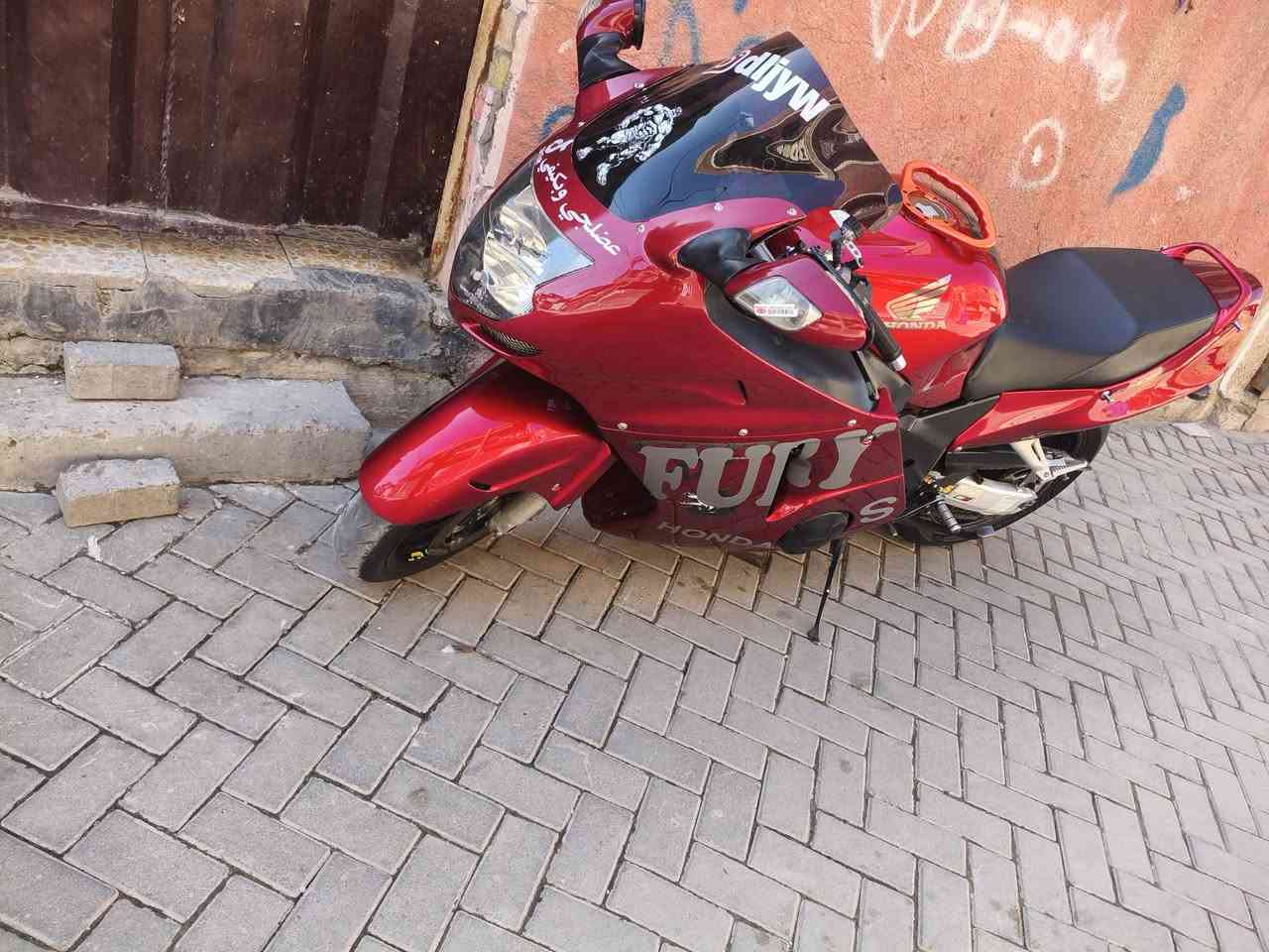 السلام عليكم للبيع ابلاك 1100ccالدراجه  قنبله جديده السعر25وبيهي مجال شي بصيط الدراجه بيهي تزويد منظومة ضغط للطبلات الفايبركاربون منظومة ارطبات بين الريك الخلفيوالمامي الدراجه 6كير الشراي هاذا رقمي ***********مكاني بغداد الشعب
