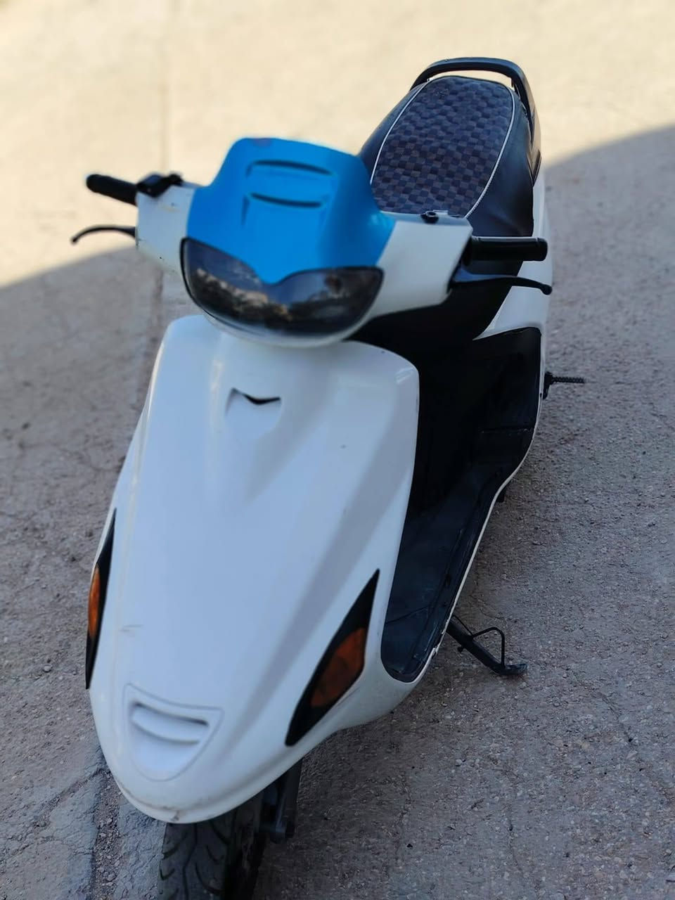 سلام عليكم شباب دراجه فراشه فحل الون ابيض   للبيع مكينه لاتبخير ولا تنقيص ستوني مجفتها
كهربائيات شغاله باتري جديد    لايت اشاير بك لايت كلها شغاله  مكينه خير من الله 
مكان الدراجه 🏠 الديوانية 
قضاء غماس 
السعر 💵 300 وبيها مجال للطيبين 
للاستفسار اكثر اتصل ***********
