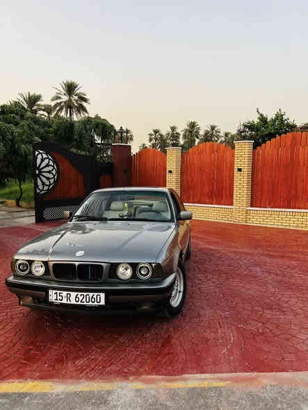 سلام عليكم 
بيئم ٥٢٥موديل ١٩٩١
محرك مسكر فانوس 
كفاله كير محرك 
تخم تاير جدد 
سياره باسمي تحويل ثاني يوم 
سنويه جديده إلى سنه ٢٠٢٧ 
سياره حلوه ونصبته حلوه 
يحتاجلها ترتيبات بسيطه 
يحتاجلها صدر امامي فقط 
وبيه معجون ب البنيد وتعديل ل دعامية موجوده صوره 
والجاملغ الخلفي من جه السايق بي ضربه بسيطه 
السعر ٥٥وبي مجال لشرايه اتصل على الرقم 
 مكاني بغداد ***********
