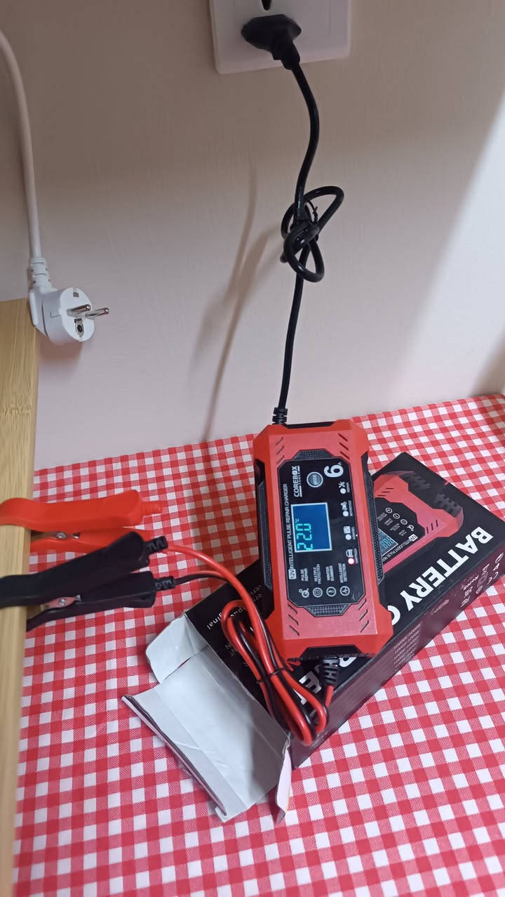 شاحن بطارية ذكي بجهد 12 فولت وقوة 6 أمبير من شركة COREBOX. 

يحتوي على شاشة LCD لعرض معلومات الشحن.

يدعم إصلاح البطاريات القديمة بتقنية النبض.

يوفر حماية متعددة ضد الشحن الزائد، السخونة الزائدة، والدائرة القصيرة.

مناسب لمعظم أنواع بطاريات 12 فولت مثل AGM، GEL، و SLA.
***********
واتساب
