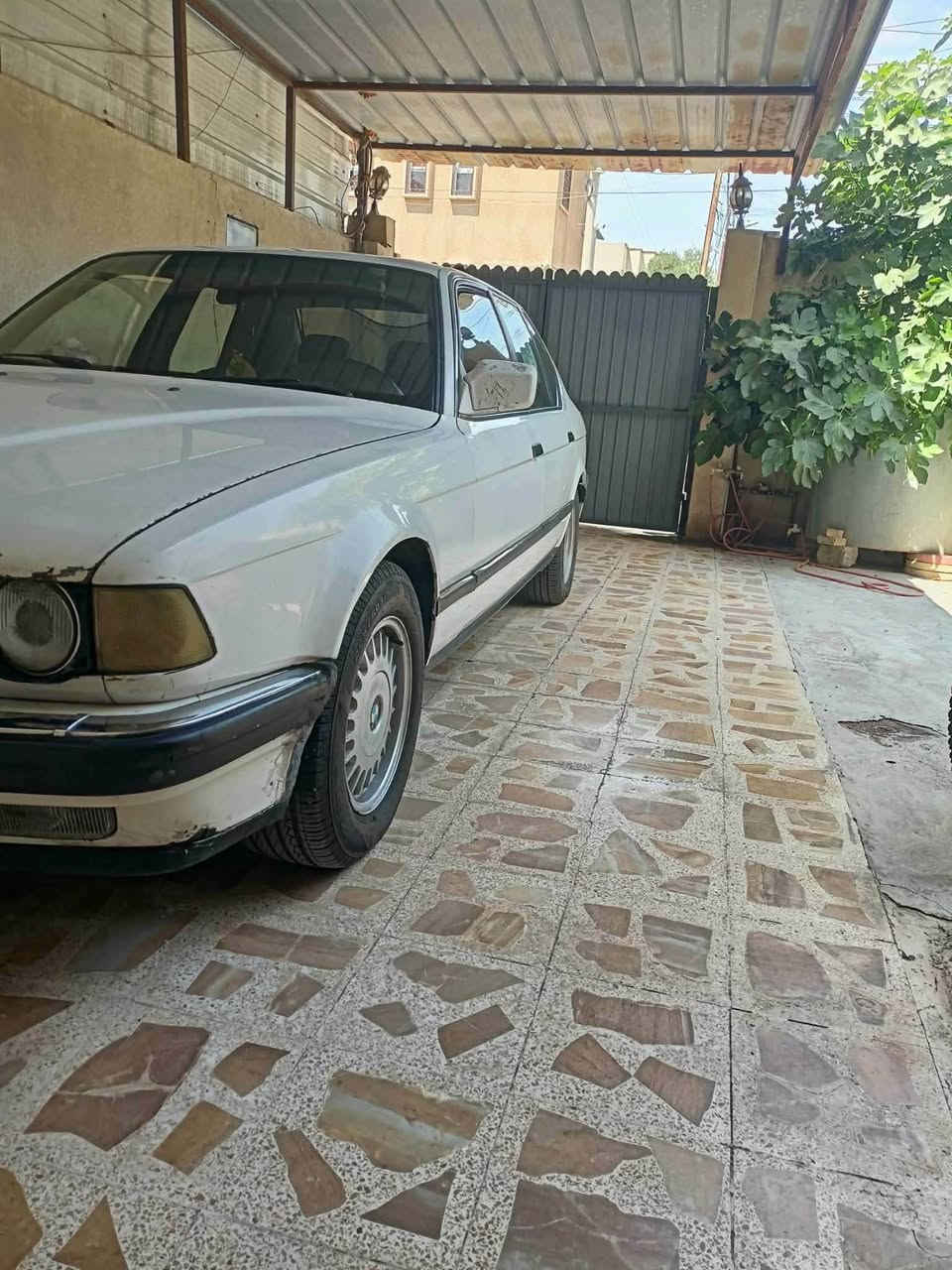 سلام عليكم 
بيم 730 فل 6 سلندر 
سياره جاهزه ما بيه نقص ابد
مكينه وكير شرط وطخم وتايرات جديد 
بيه قطع صبغ ابيع احزام 
شرط التحويل 
مكاني موصل حي الجامعه
السعر 53 وبيه مجال 
***********
مكلف بل نشر
