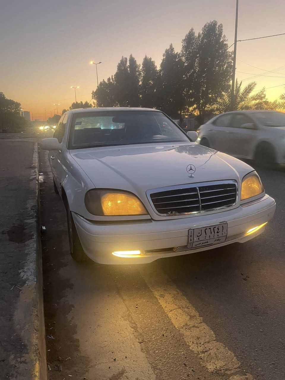 سلام عليكم سانك يونك مارسيدس  محرك 320 فول فول موصفات  محرك قبل يومين بدلته جديد وارد يابان كلفني 12$ 
كير وتبريد مكفول السيارة بيهة ٣ قطع صبغ ابيع احزام 
الموصفات 
١-تحكم ستيرن 
٢- فتحة بل سقف 
٣- كشتات جلد 
٤- تدقئة تبريد بل كشنات
٥- سماعات BOOS
6-كشنات كلهة كهرباء فول VIB
٧-تبريد قطعتين 
٨-خزن ميموري 
٩- ثلاجة بل جكمجة 
١٠-بردات خلفية
١١-قفل مركزي 
١٢- شاشة اني شادهة سعرها 150 $
١٣- تخم تاير جديد بيهة 
١٤-صدرها ٧٥ ٪؜ سبب شوارع العراق 
هاي كل تفاصيل السيارة ذكرتهة عنواني بغداد السيدية تقاطع درويش السعر المطلوب 68 بسعر صيني الله شاهد 
***********
