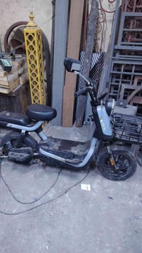 دراجه شحنه نضيف او جديده بس عليه تراب مكاني بغداد شارع الكفاح 250 الف ...