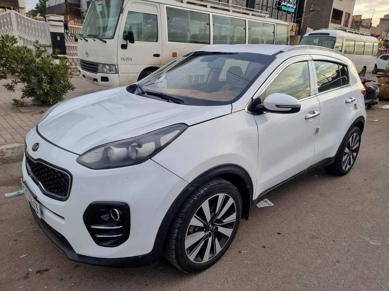 السلام عليكم سبورتج 2017 خليجي صبغ عام ابيع عام السعر 127 بيها مجال للإستفسار ***********
