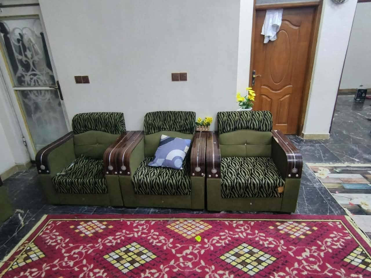 تخم ونض  قنفات 8 قطع للبيع يرادله دوشمه ثلاثه كبار وأربعه كراسي اوحده وسط مكانهن ناصريه مركز بشارع السفينه السعر 125 وبيهن مجال قليل للشراي


**إذا كنت صاحب هذا الإعلان وتريد حذفه لأي سبب، رجاءا أرسل رسالة إلى الدعم الفني**