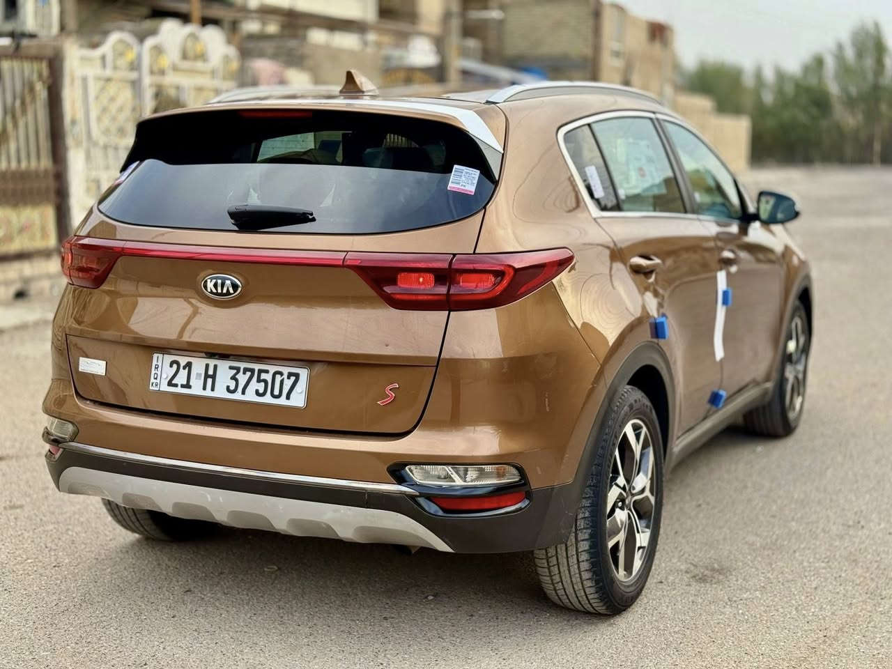 كيا سبورتج موديل 2021 لون مشمشي حادثها جاملغ وبنيد بدون دواخل وشواصي ولغود مكفولات كير ومحرك 2400 رقم شمالي الدولي الجديد ب اسمي تريد تحويل وكاله ثاني يوم هزه وفحص جديده سنويه جديده يعني سياره ما عوزها مصرف ربع دينار جاهزه تخم تايرات جديد صدر جديد سياره مال بيت ع ايدي وما بيها نقص جاهزه داخل لونين سياره كشنات جلد داخل بيجي  شاشه كبيره وكامره فول تحكم ستيرن كشنات تتفئه جهتين كروز مثبت السرعه مانع الانزلاق قطعتين تبريد مركزي منفصل نضام صعود ونزول منحدرات مود درايف ثلاثه انضمه قياده سبورت وسمارت وايكو اقتصاد البانزين وبعد بيها مواصفات اكثر / مكان السيارة بغداد-الرصافه  سعر 143 وبيها مجال بصيط للاستفسار الاتصال على الرقم ***********
