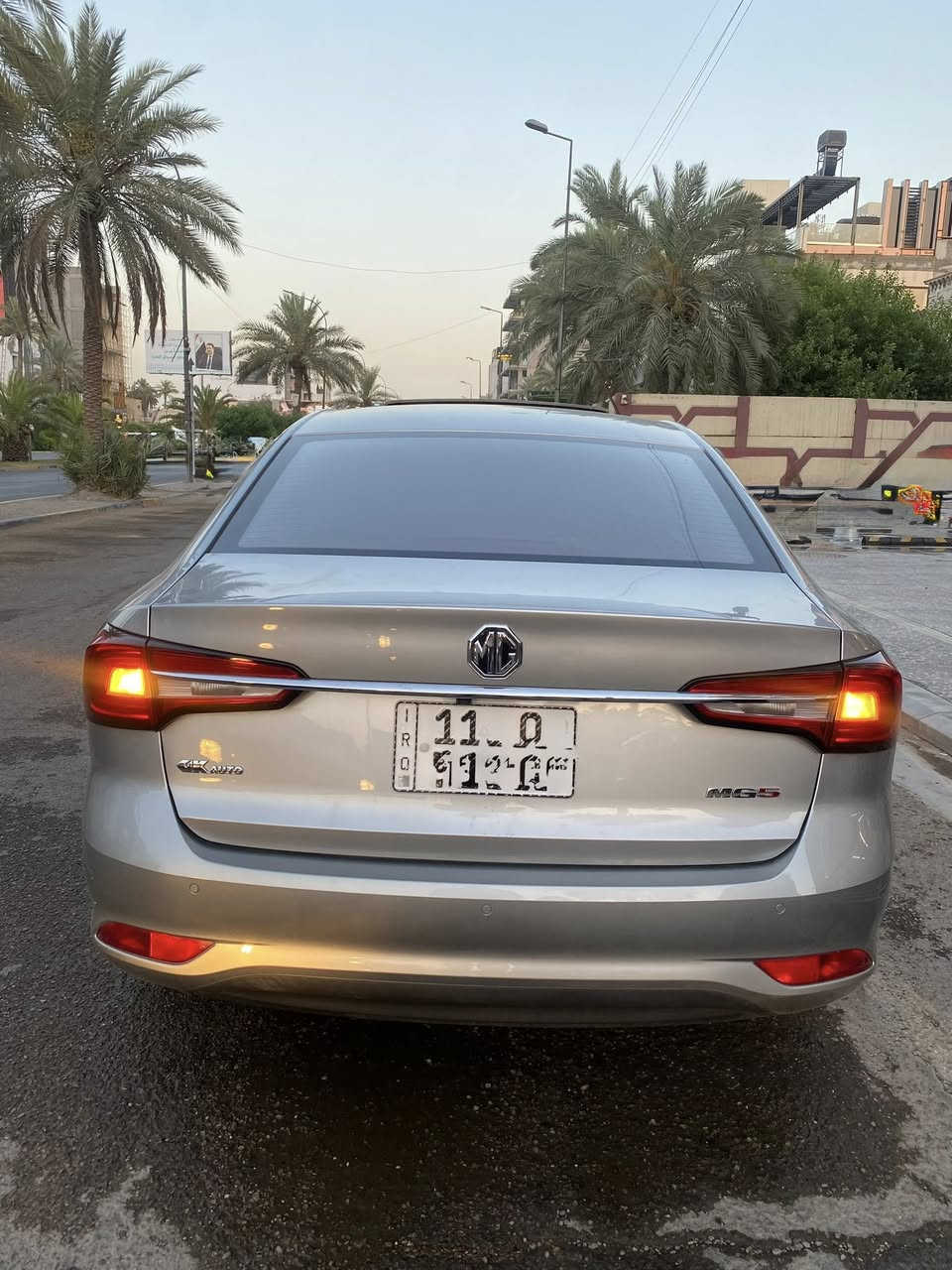 ***********  ——   ***********

♦️نوع السيارة : ام جي  MG 🚗 
♦️الفئة : 5  
♦️سنة الصنع 2023
♦️اللون : سلفر      
♦️عداد المسافة : 49 الف كيلو 
♦️عدد الاسطوانات : اربعه سلندر 
♦️حجم المكينة : 1️⃣5️⃣0️⃣0️⃣CC
♦️رقم السياره : بغداد حره 
🟥مواصفات السياره 🟥
✳️بصمه 
✳️سلايد
✳️مثبت سرعه 
✳️ستيرن رياضي حرف دــDــي تحكمات جهتين 
✳️شاشه بلوتوث مع امكانيه عرض فيديو 
✳️شاشه كبيره 
✳️كار بلي car play و اندرويد اوتو android auto 
✳️كامره دواره  360 درجه 
✳️لد نهاري  لايت زينون 
✳️حساسات خلفيه 
✳️حساس قياس  ضغط الاطارات 
✳️ويل كب 16  
✳️كشنات جلد تدفئة 
✳️كشنات كهرباء عدد 2 
✳️تبريد ثلج الحمدلله 
✳️ كير محرك صدر كله على وضع الشركه 
✳️الــســعــر 113 ورقه   بيها مجال بسيط بسمي تحويل ثاني يو م 

📍📍مكاني-بغداد-اليرموك-اربع-شوارع
